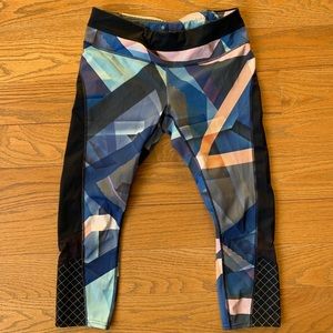 Athleta crop / kneecap legging